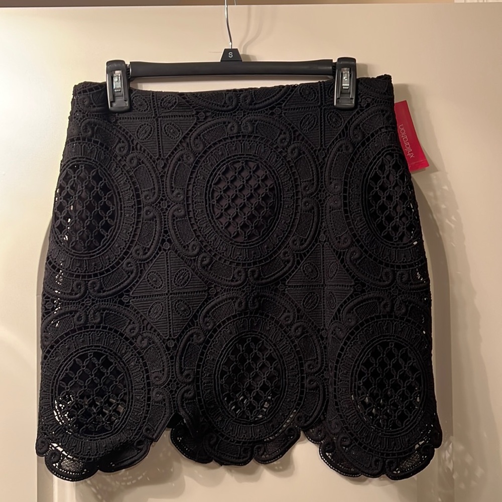 Black skirt, size medium. Never worn and with tags